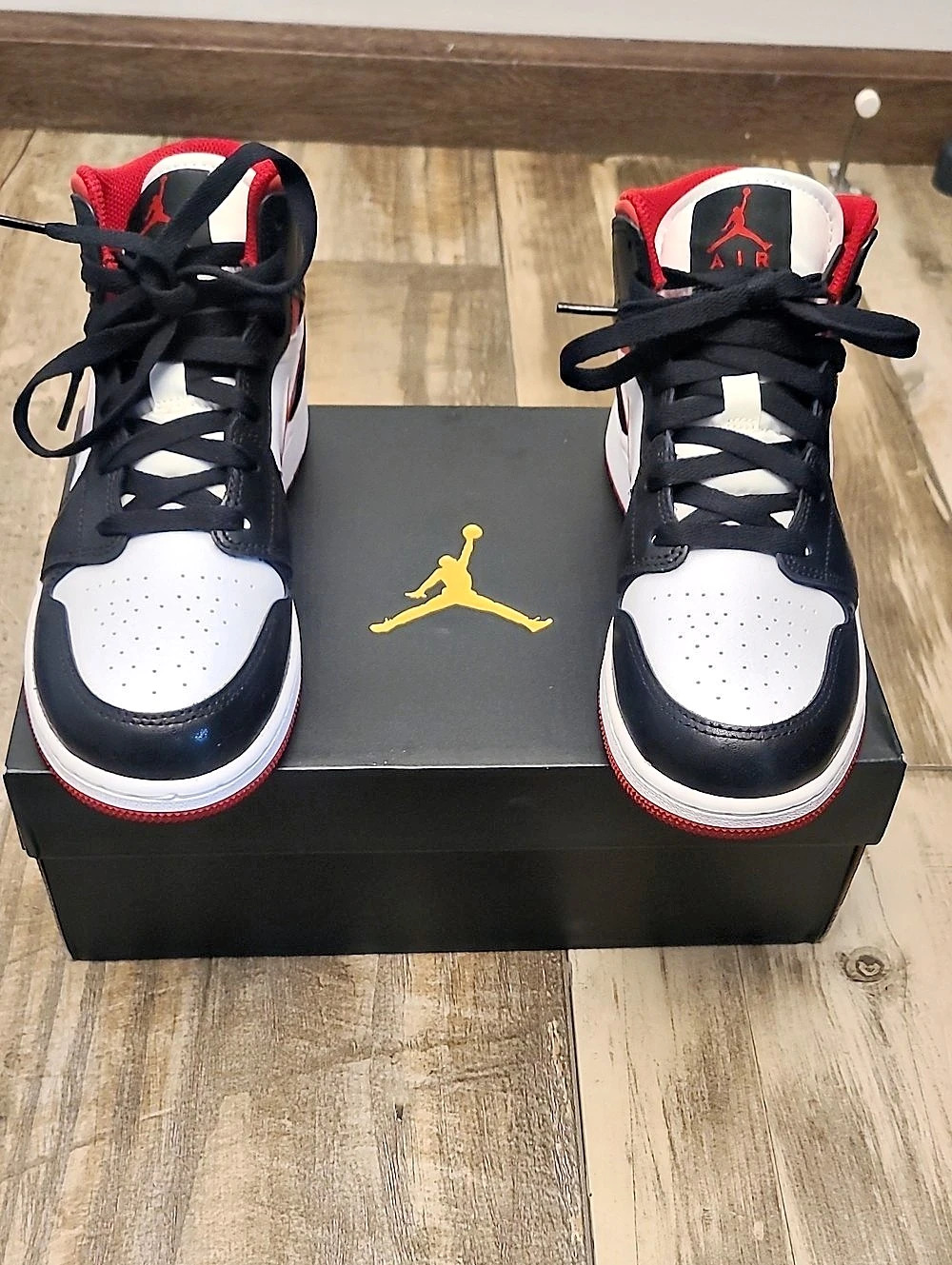 Jordan Air Jordan 1 Mid (GS) ) Color Block Sneakers US 5Y Brand New - Picture 4 of 7